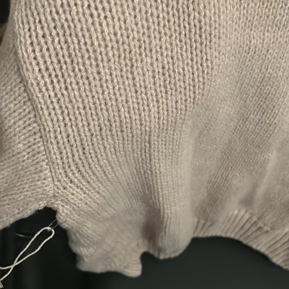 Adorable 3 button teddy bear cardigan 
Raised teddy bear heads 
New - Picture 6 of 9